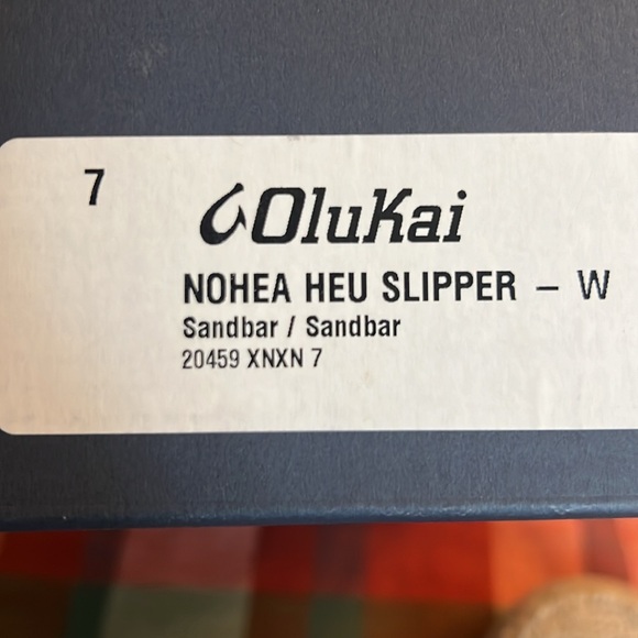 OluKai Sherpa slippers. Women’s size 7, color- sandbar (beige, tan) - Picture 4 of 6